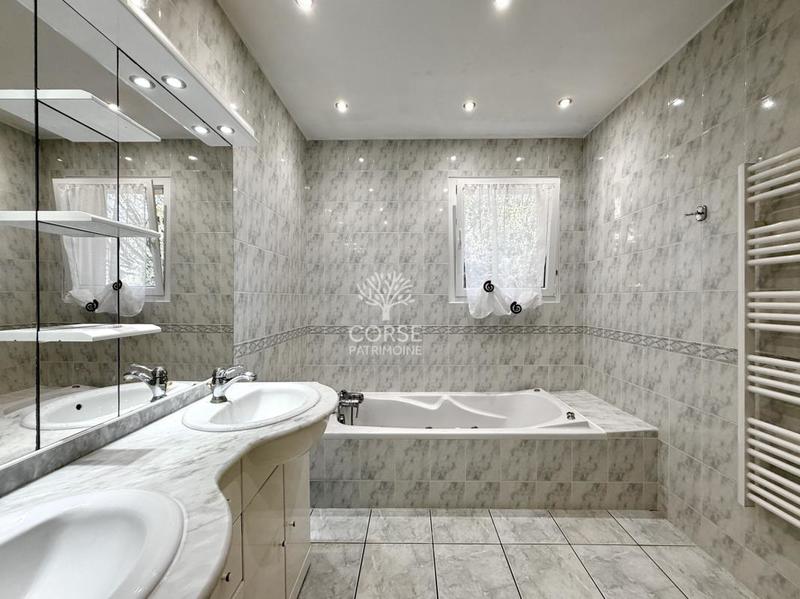 Villa - 185 m² - 5 pièces