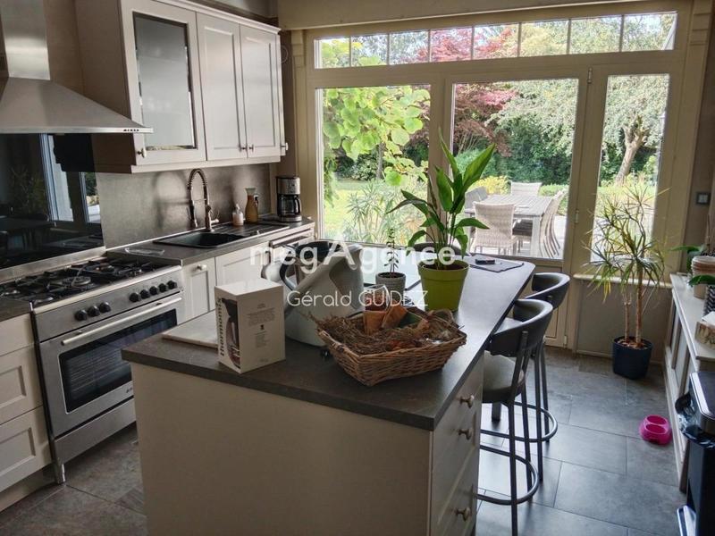 Maison - 230 m² - 11 pièces