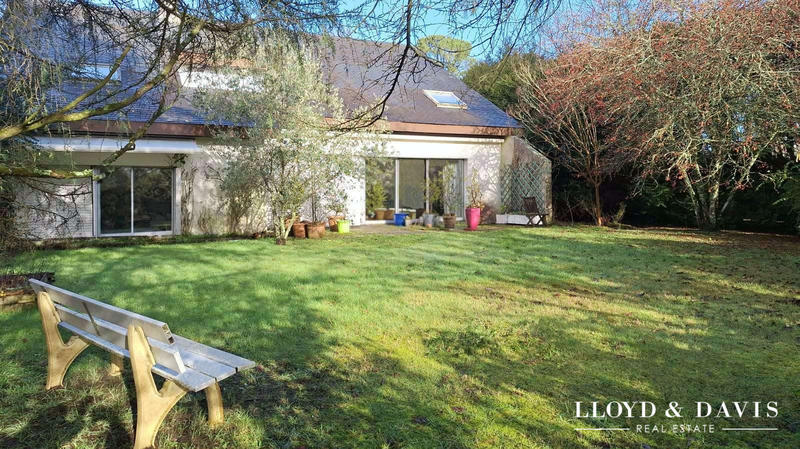 Villa - 237 m² - 8 pièces