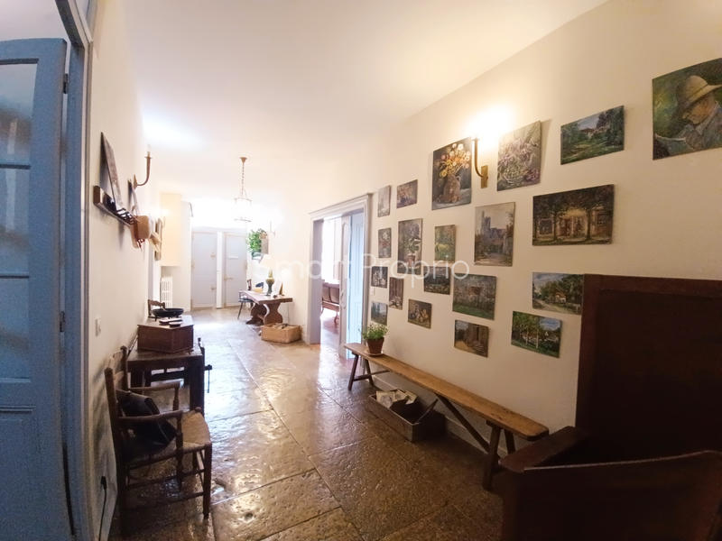 Propriété - 350 m² - 9 pièces