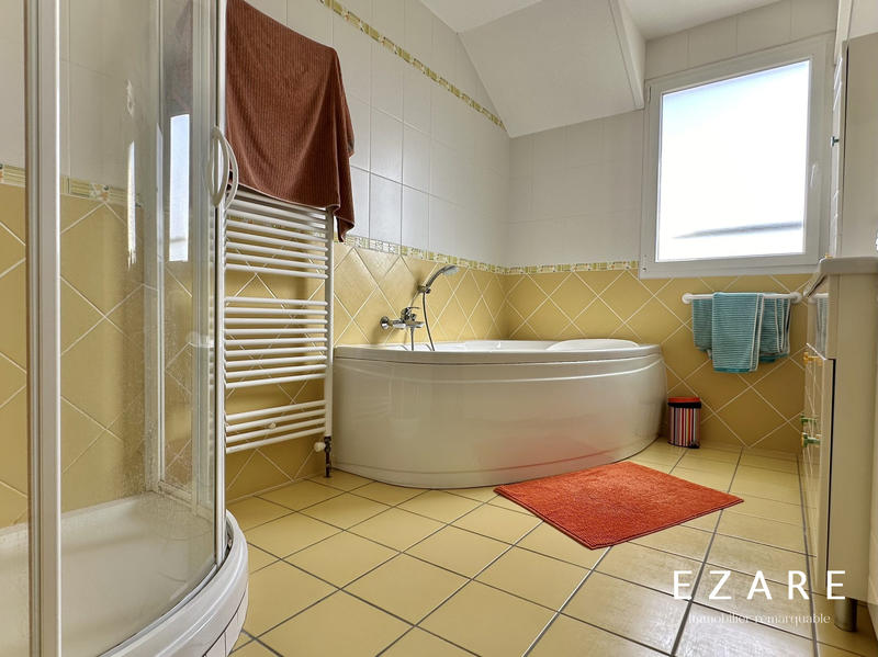 Maison - 180 m² - 8 pièces