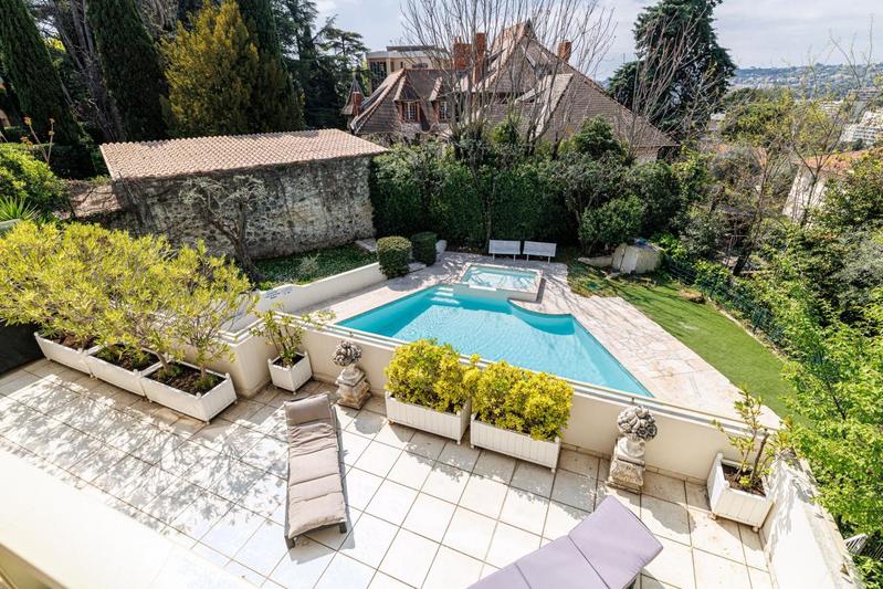 Appartement - 129 m² - 4 pièces