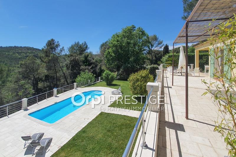 Villa - 325 m² - 6 pièces