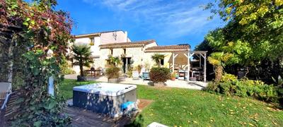 Maison - 195 m² - 6 pièces