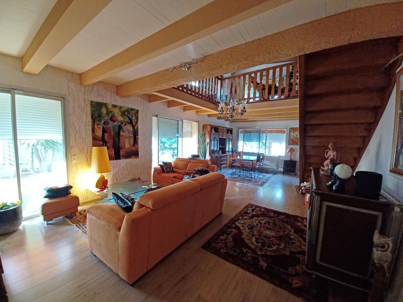 Maison - 140 m² - 5 pièces