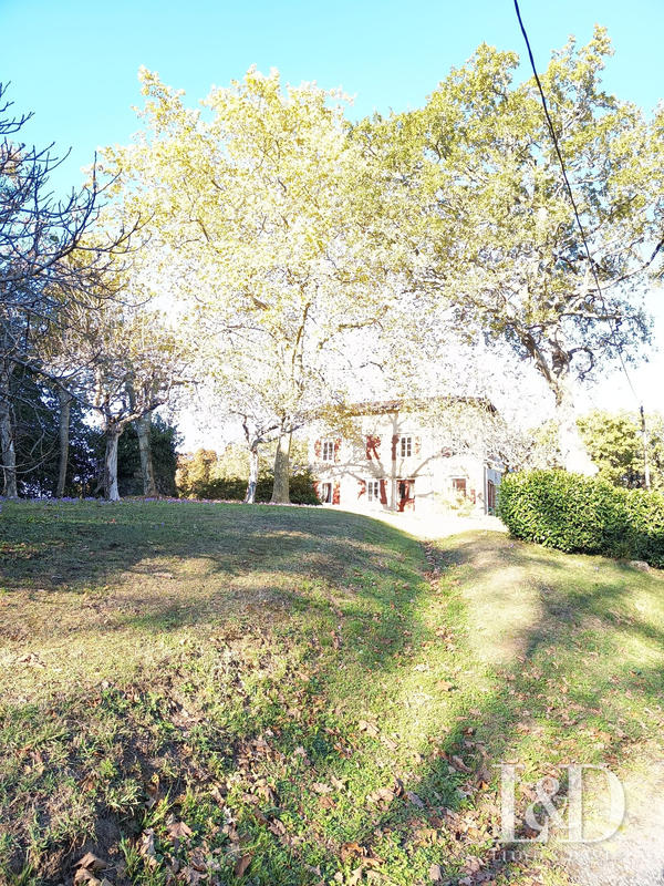 Maison ancienne - 420 m² - 12 pièces