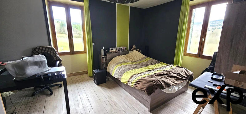 Maison - 240 m² - 6 pièces