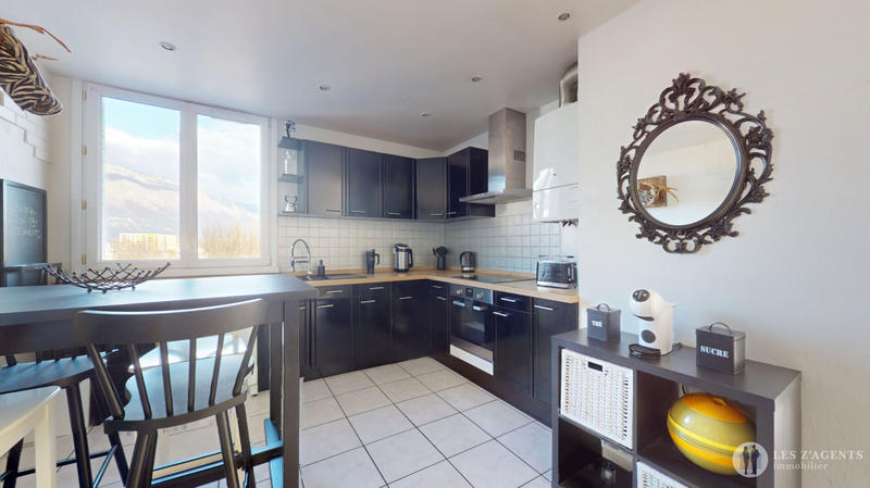 Appartement - 80 m² - 4 pièces