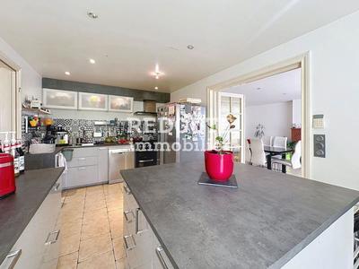 Maison - 199 m² - 7 pièces