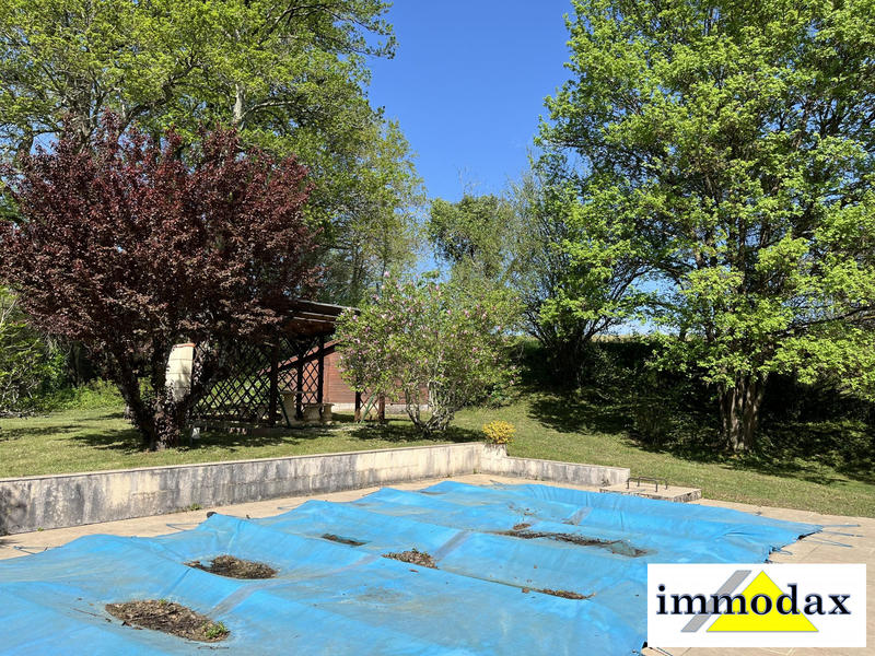 Maison traditionnelle - 250 m² - 6 pièces