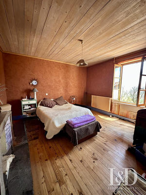 Maison traditionnelle - 213 m² - 7 pièces