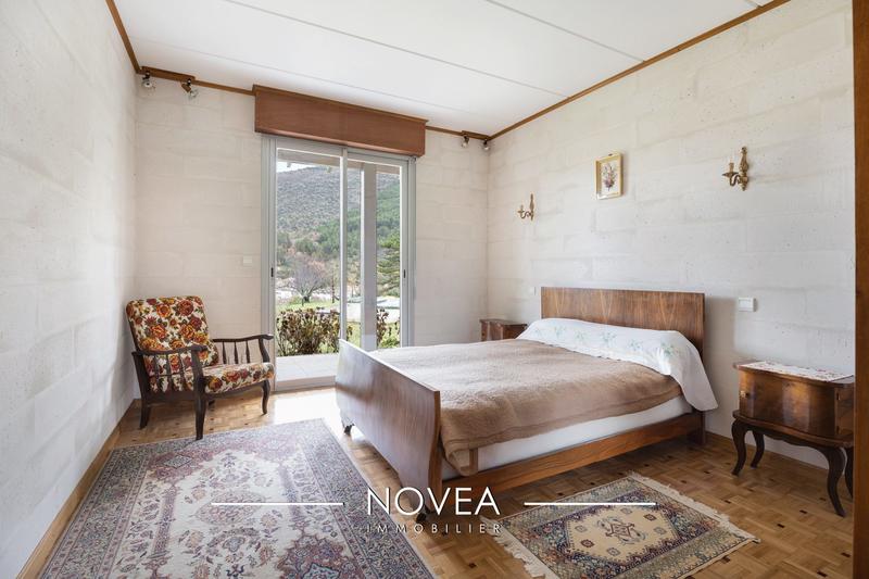 Villa - 396 m² - 6 pièces