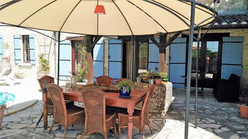 Maison traditionnelle - 293 m² - 10 pièces