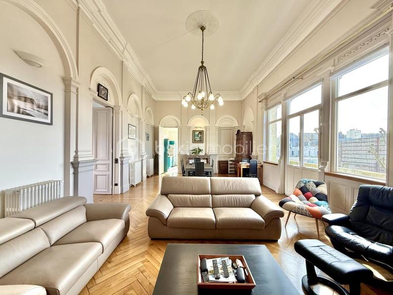 Appartement - 379 m² - 8 pièces