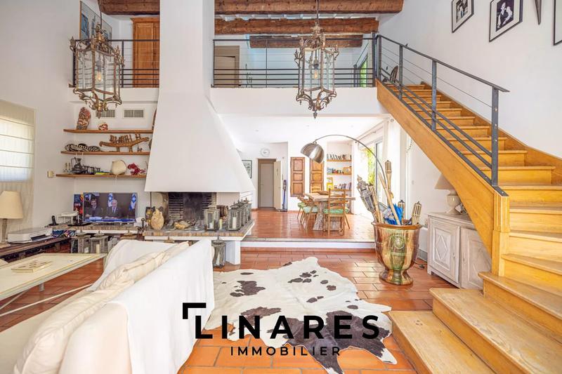 Maison - 340 m² - 8 pièces