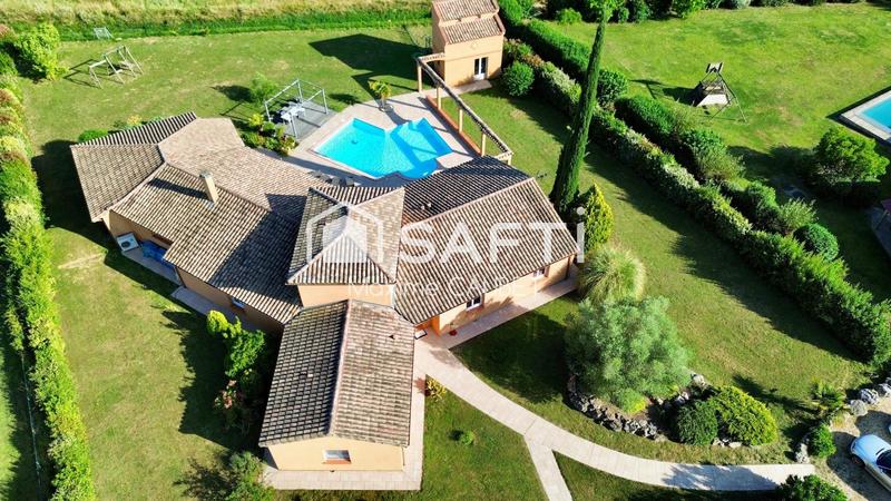 Maison - 260 m² - 8 pièces