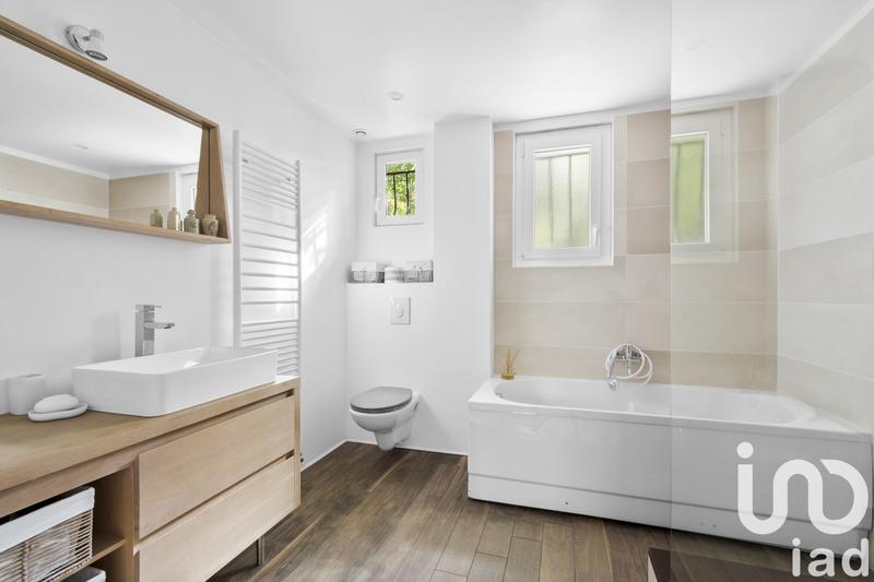 Maison - 230 m² - 7 pièces