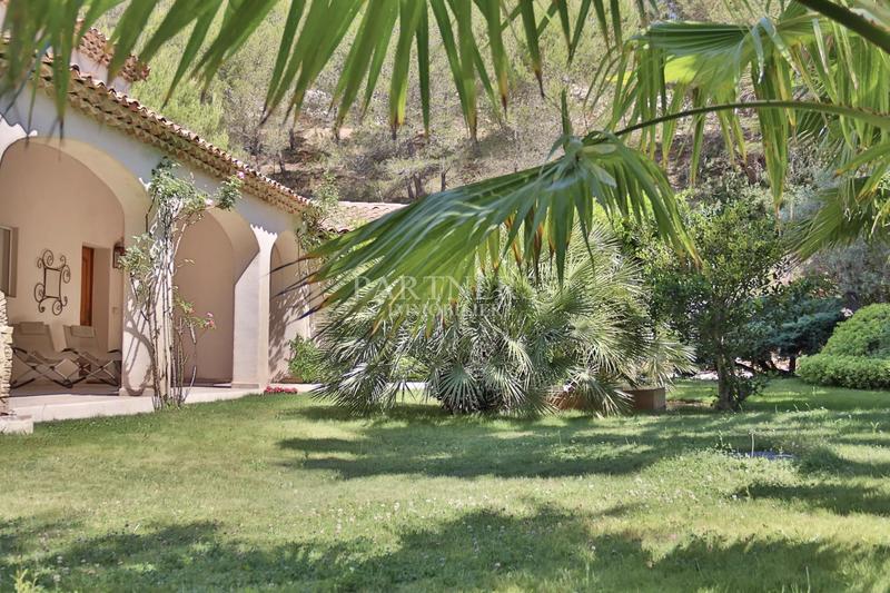 Maison - 240 m² - 9 pièces