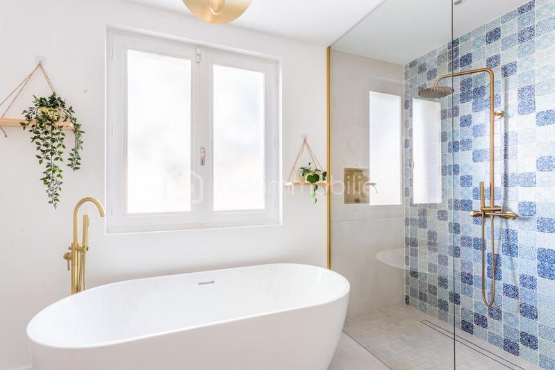 Propriété - 215 m² - 8 pièces