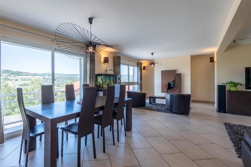 Maison - 238 m² - 7 pièces