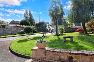 Maison en pierre - 211 m² - 8 pièces