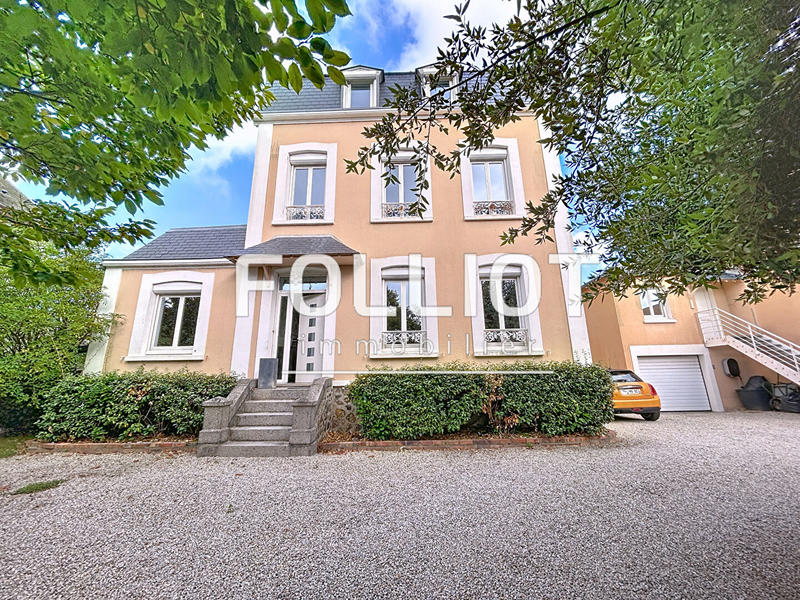 Maison - 195 m² - 8 pièces
