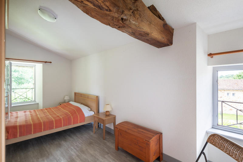 Maison - 1 791 m² - 39 pièces