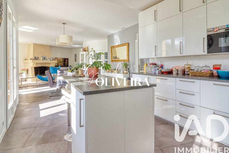 Maison - 232 m² - 10 pièces