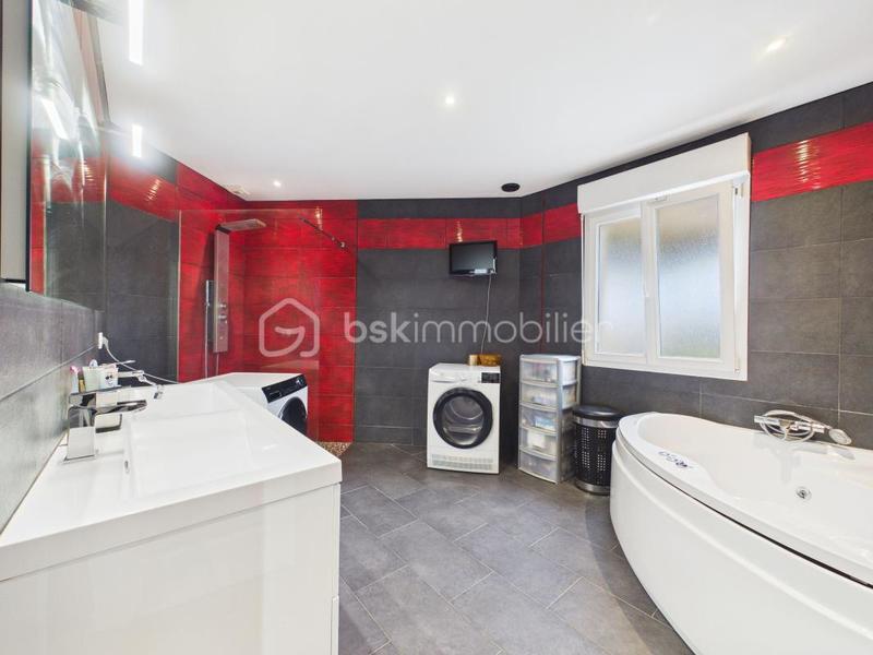 Maison - 107 m² - 5 pièces