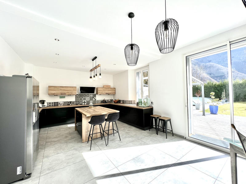 Propriété - 446 m² - 12 pièces