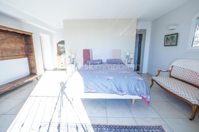 Villa - 200 m² - 6 pièces