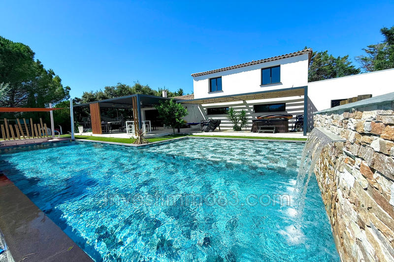 Propriété - 203 m² - 10 pièces