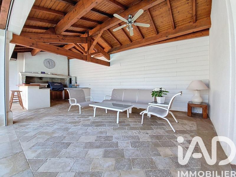 Maison - 305 m² - 9 pièces