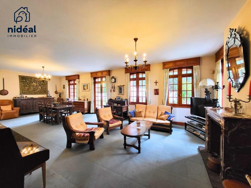 Maison - 190 m² - 8 pièces