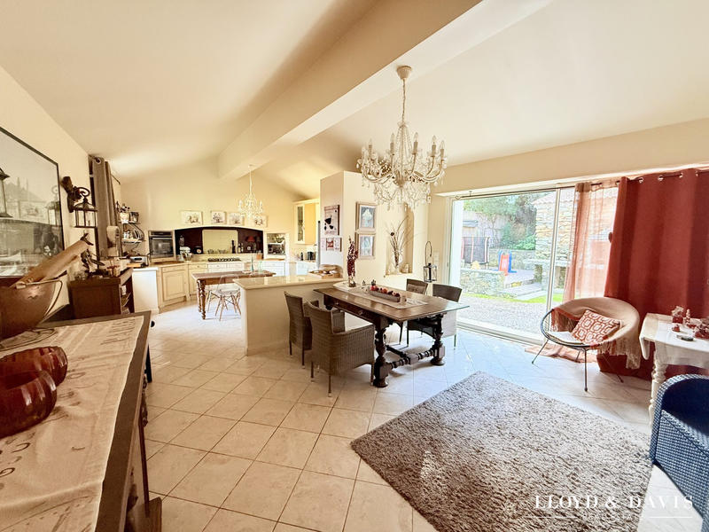 Maison - 168 m² - 7 pièces