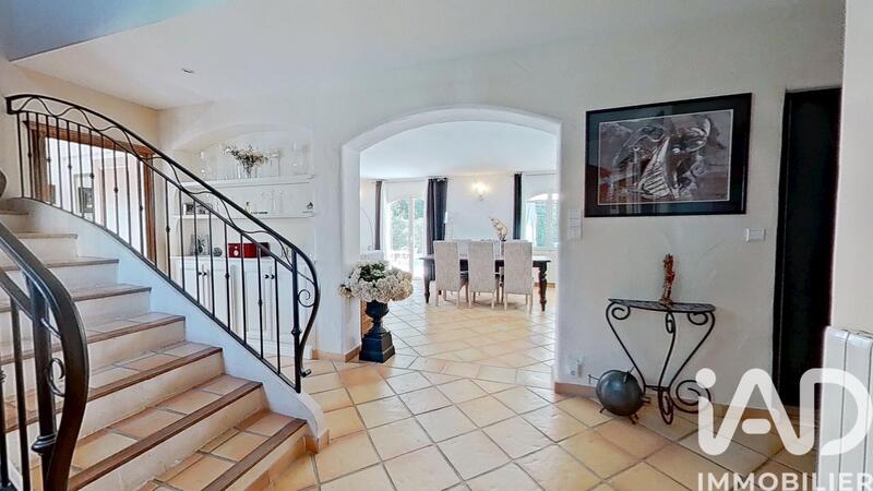 Maison - 200 m² - 5 pièces