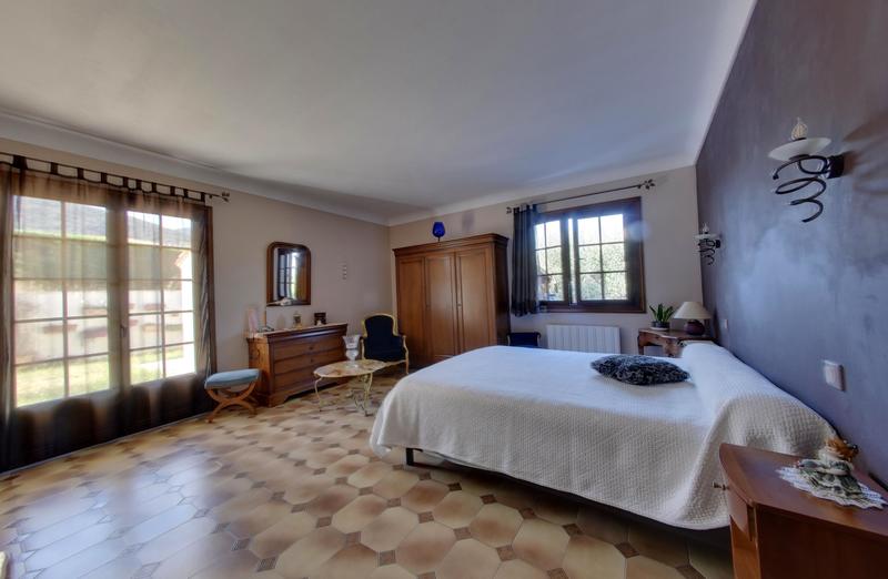 Propriété - 244 m² - 7 pièces