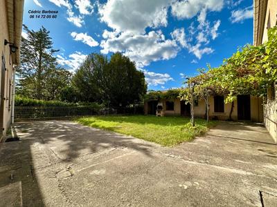 Maison - 190 m² - 8 pièces