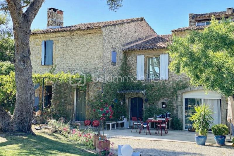 Maison - 220 m² - 6 pièces