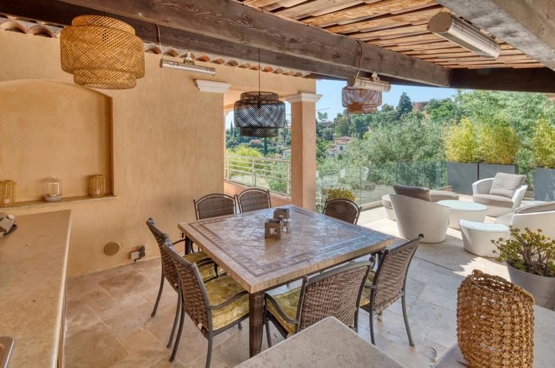 Villa - 221 m² - 5 pièces