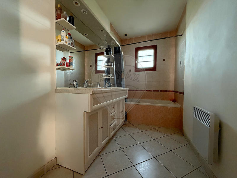 Maison - 93 m² - 5 pièces