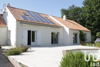 Maison - 220 m² - 8 pièces