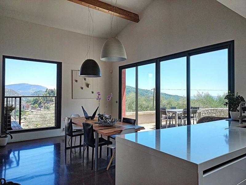 Villa - 222 m² - 6 pièces