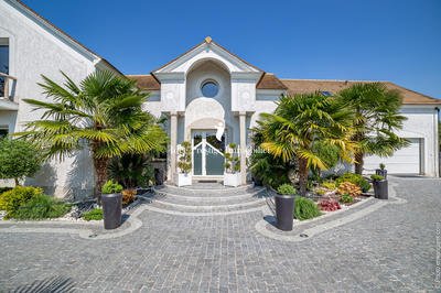 Maison contemporaine - 574 m² - 15 pièces