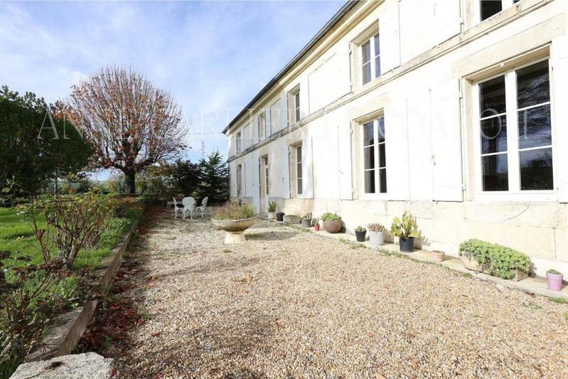 Maison - 260 m² - 8 pièces