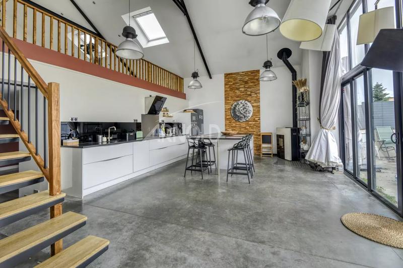 Maison - 220 m² - 9 pièces