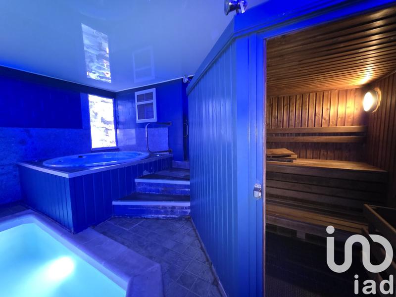 Maison - 435 m² - 12 pièces