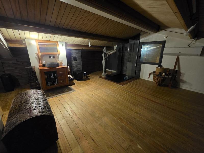 Villa - 180 m² - 9 pièces