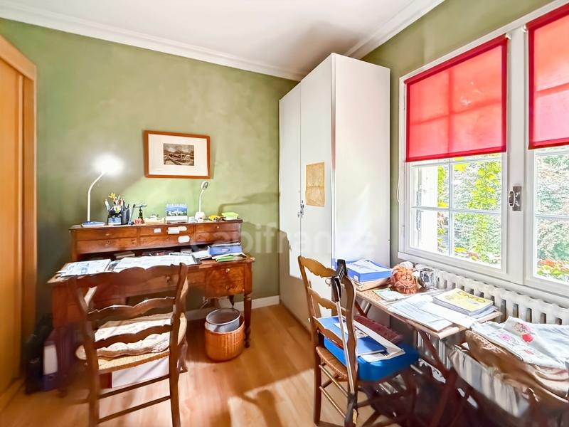 Maison - 180 m² - 8 pièces