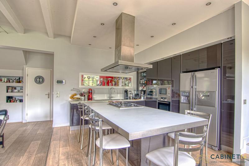 Villa - 243 m² - 8 pièces